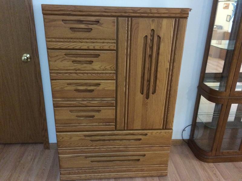 lot 9 image: Oak Six Drawer DresserArmoire