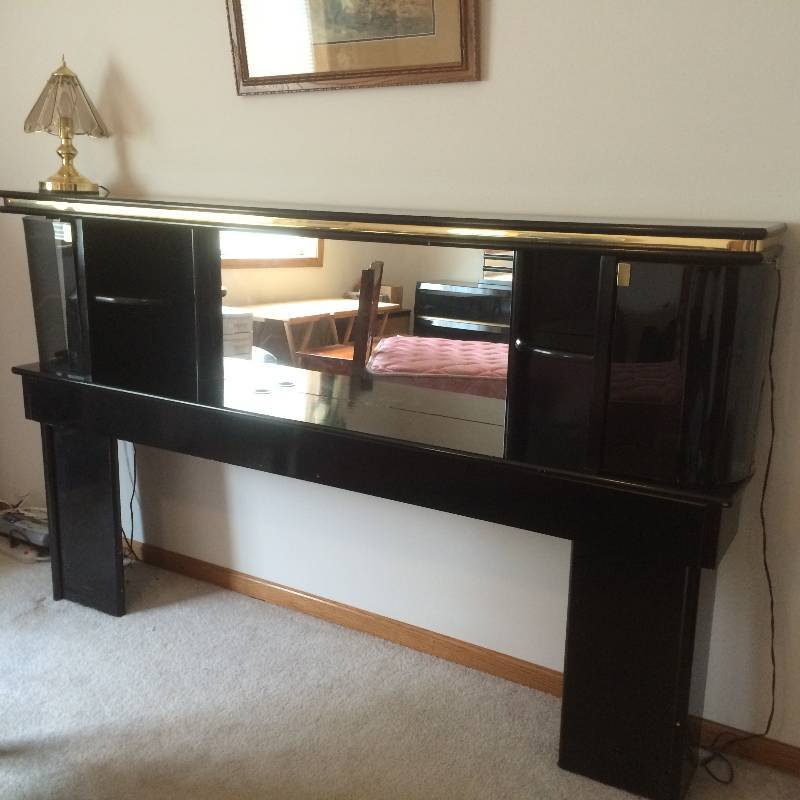 lot 15 image: Black Lacquer Head Board