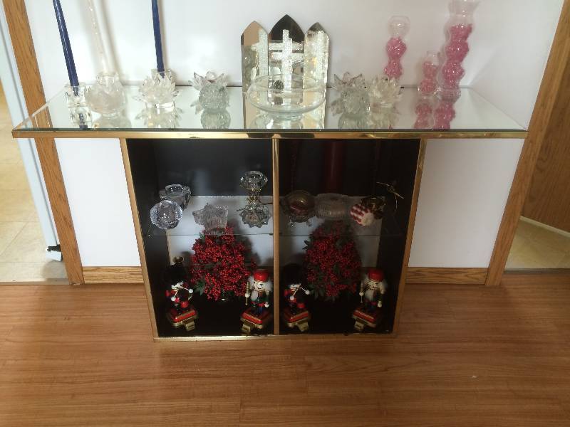 lot 18 image: Mirrored Accent Table With Shelf
