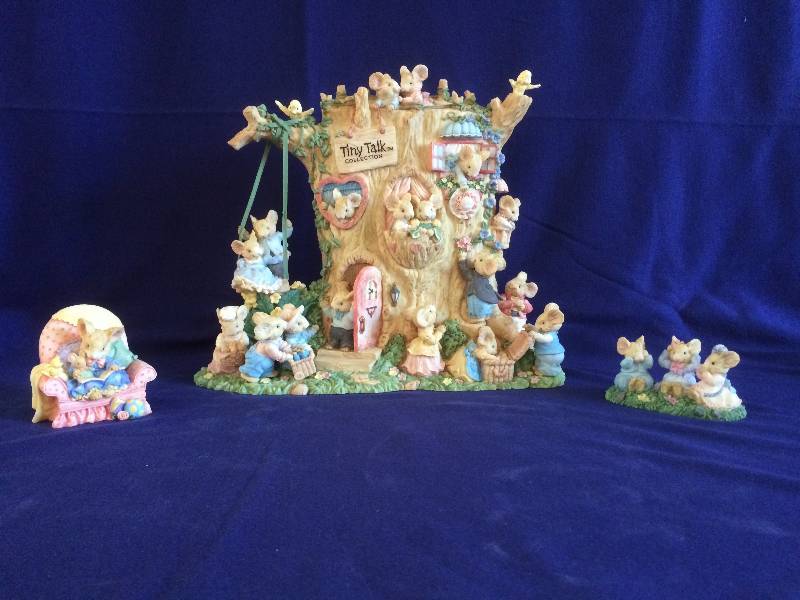 lot 37 image: Three Pieces Of Tiny Talk Collection