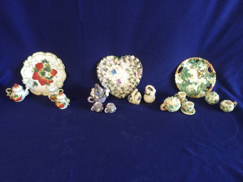 lot 39 image: Miniature Collectable Tea Sets By Popular Imports