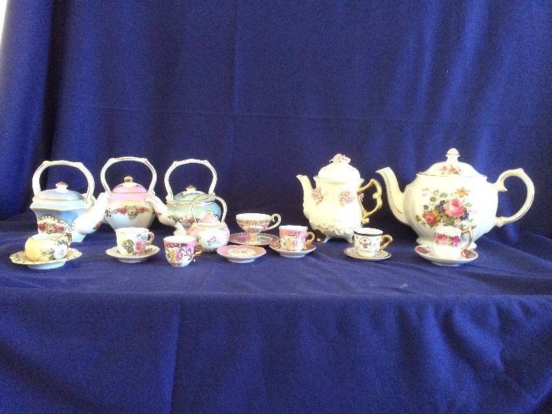 lot 40 image: Collectable Porcelain Tea Sets