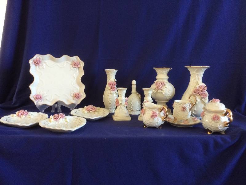 lot 41 image: Porcelain Rose Display Collection