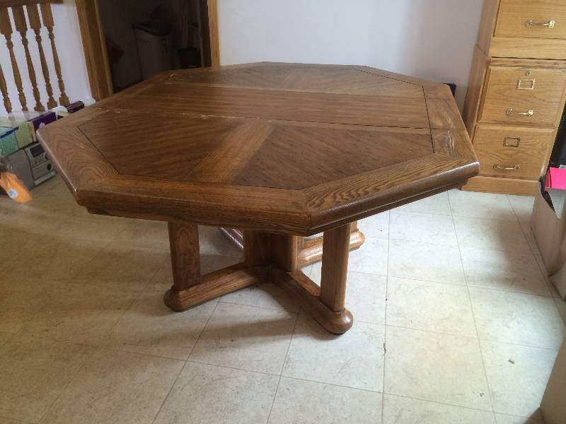 lot 61 image: Oak Dinning Table