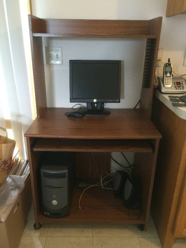 lot 64 image: Computer Desk