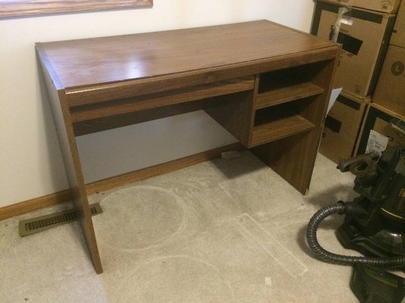 lot 68 image: Computer Desk