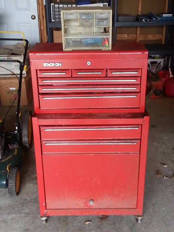 lot 101 image: Stack-On 10-Comparment Chest CHALK FULL of Tools