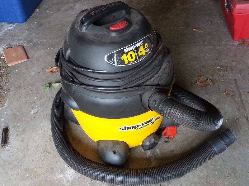 lot 103 image: Shop Vac 10-Gallon 4 HP WetDry Vacuum