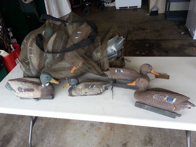lot 107 image: Lot of Approximately 20 Vintage Duck Decoys