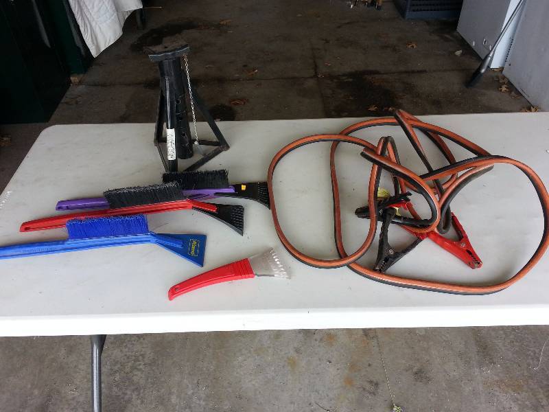 lot 153 image: Miscellaneous Car Accessories