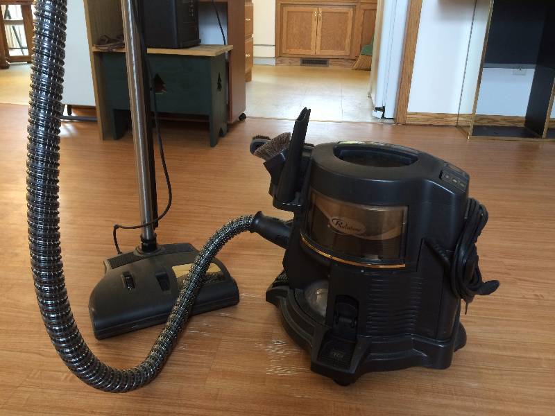 lot 85 image: Rainbow Vacuum Cleaner E Serious With Attachments