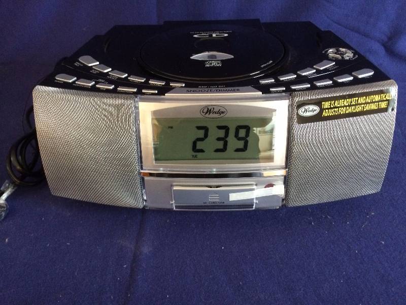lot 90 image: Wedge CD PlayerAM FM USB SD Radio