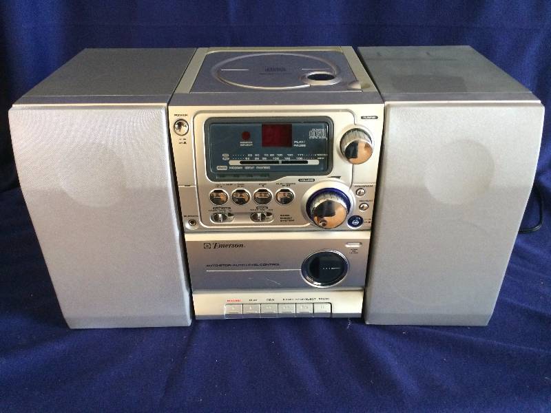 lot 91 image: Emerson CD Player And Radio With Speakers