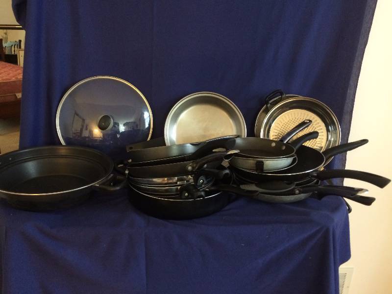 lot 192 image: Fry Pans