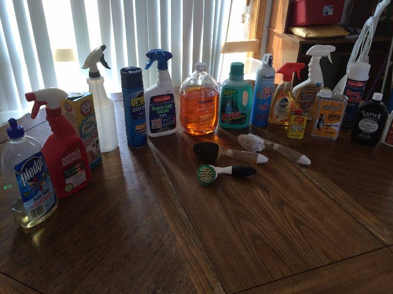 lot 206 image: Miscellaneous Cleaning And Houshold Supplies
