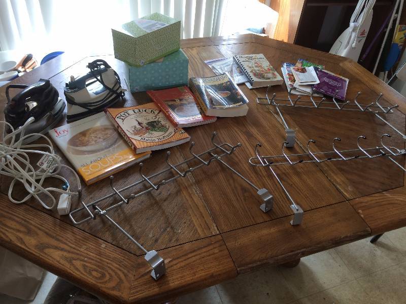 lot 207 image: Miscellaneous Houshold Items