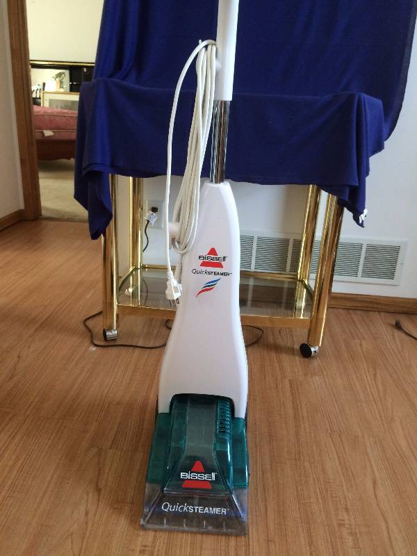 lot 215 image: Bissell Quick Steamer Carpet Shampooer