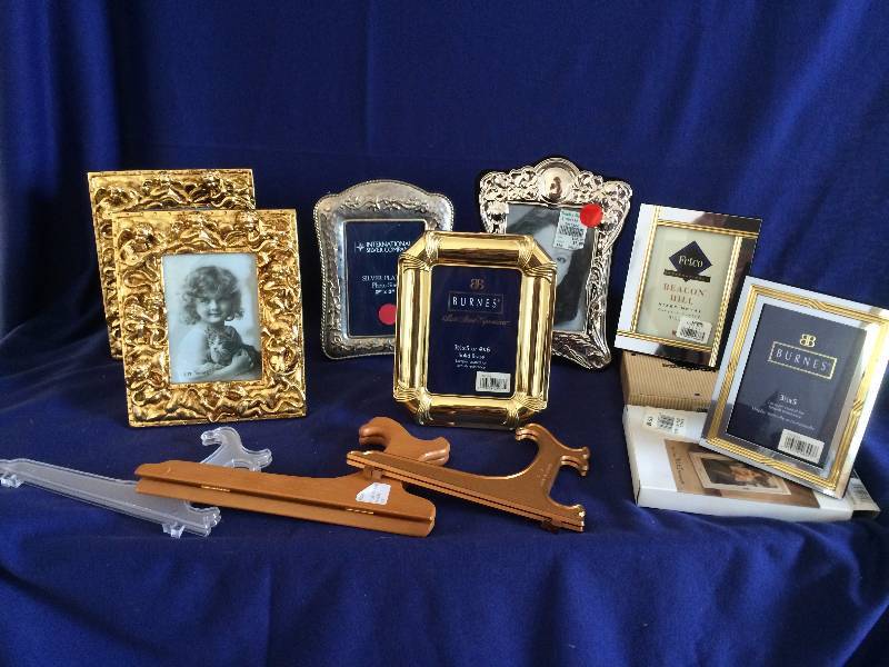 lot 216 image: Picture Frames and Easels
