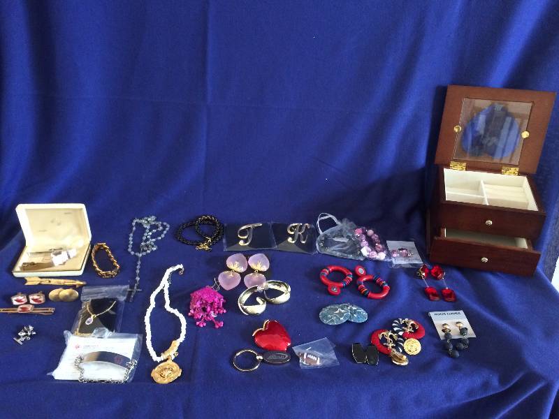 lot 221 image: Lot of Miscellaneous Mens and Womans Jewelry Including a Medical ID Bracelet