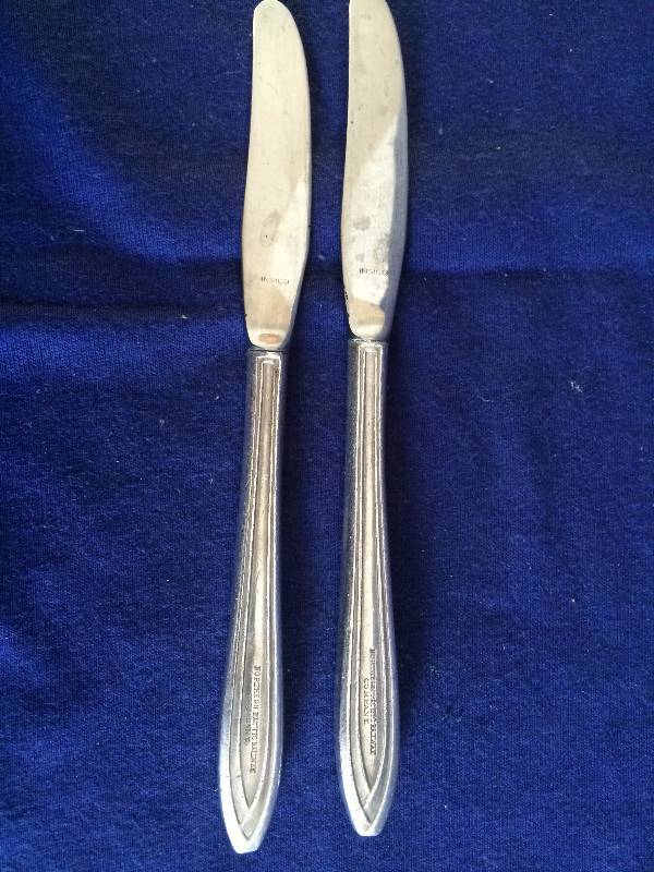 lot 225 image: Northern Pacific Railway Butter Knifes