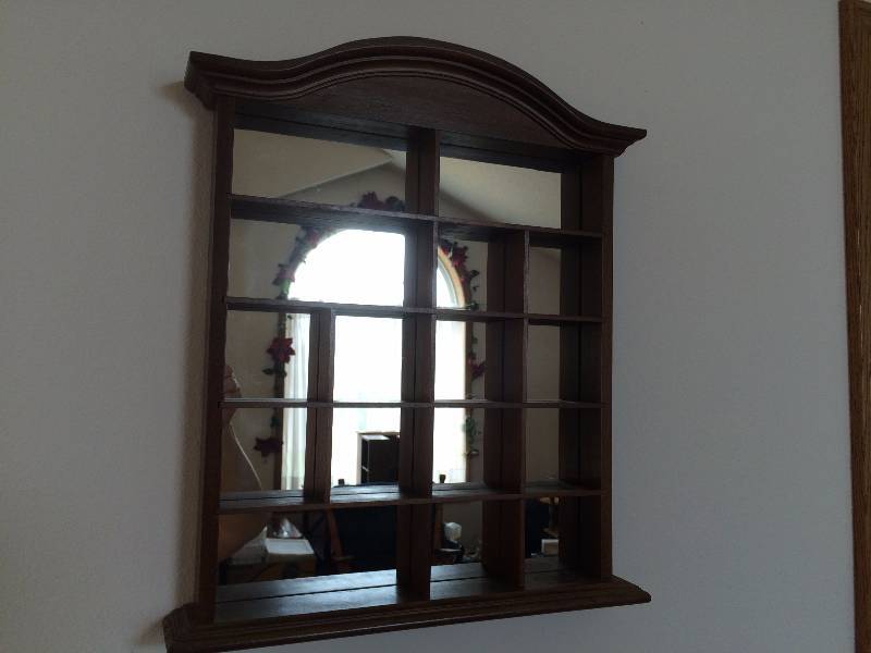 lot 264 image: Mirrored Display Shelf for Miniature Collectables