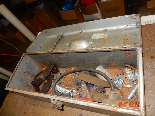 Old Metal tool box..Latch works well