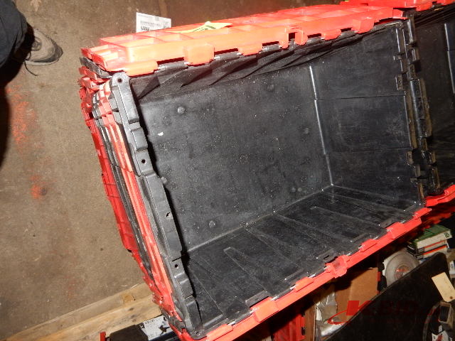 5 Plastic Bins with closing Cover