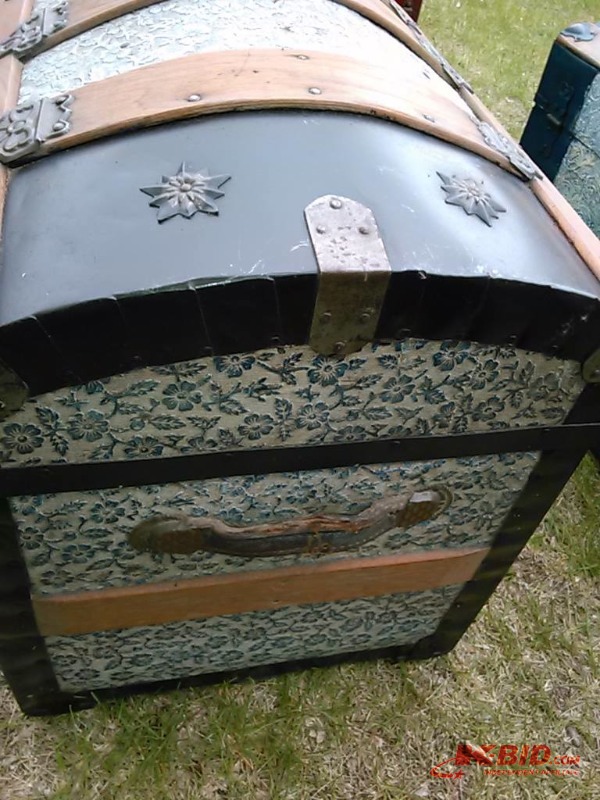 lot 5 image: Beautiful Antique 1800s Stamped Metal Hump Back Steamer Trunk-Wonderful Condition