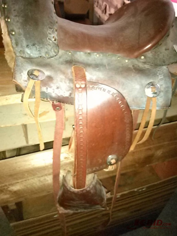 lot 8 image: Beautiful Antique 1920s Childrens Saddle-VERY Cool Piece-Very Rre