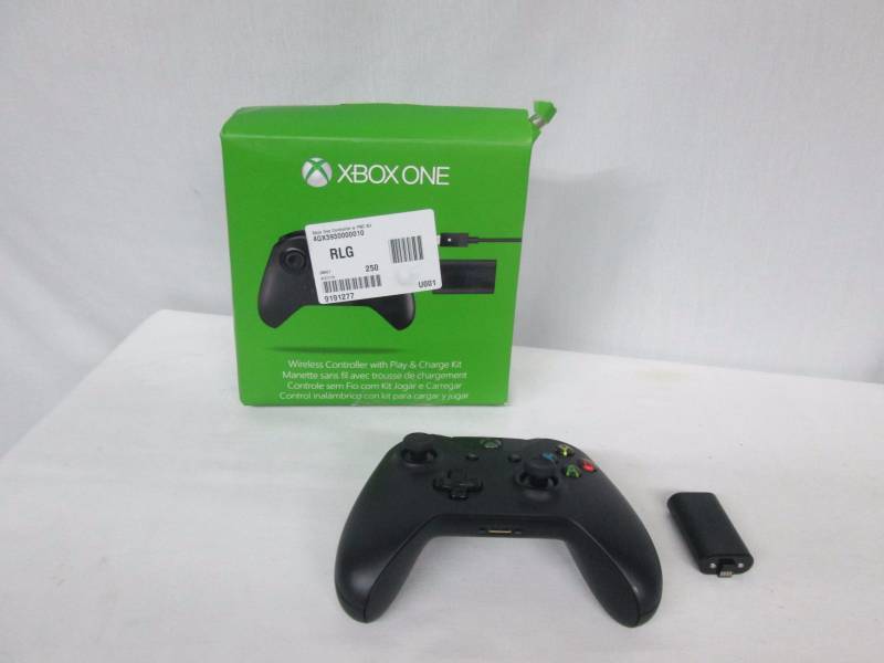 XBOX One Controller with Play and Charge Kit