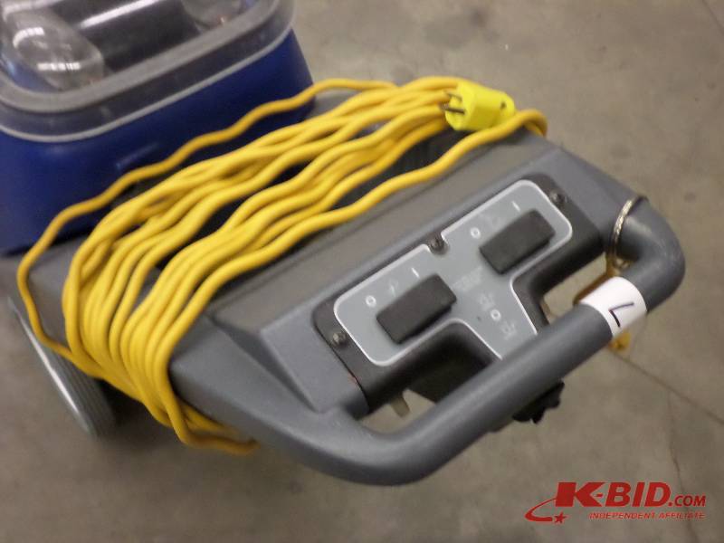 lot 7 image: Windsor Cadet Commercial 120Volt Ca...