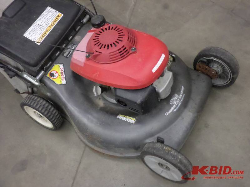 lot 8 image: Jonda Harmony II HRR-216 Lawn Mower...
