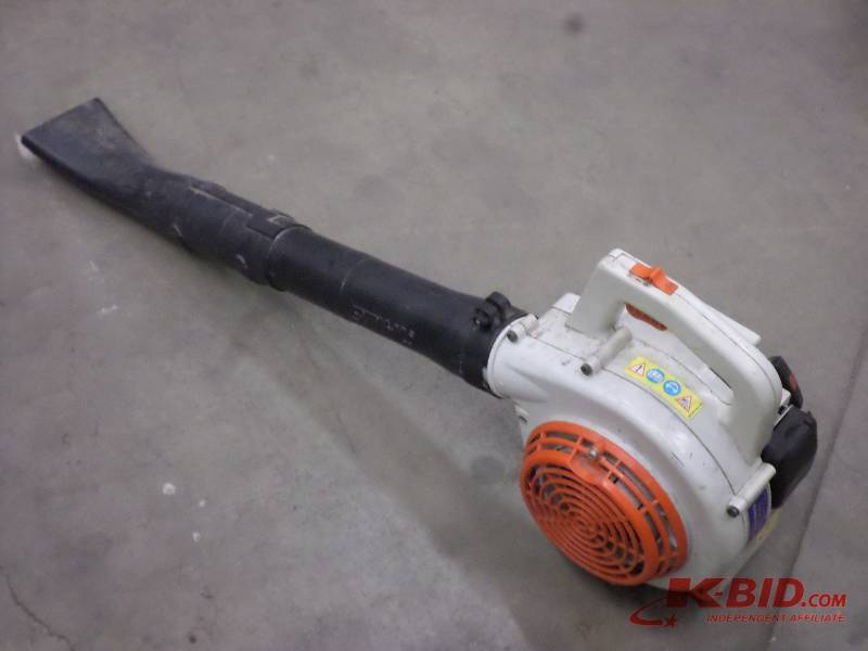 lot 19 image: Stihl BG75 Handheld Gas-Powered Blo...