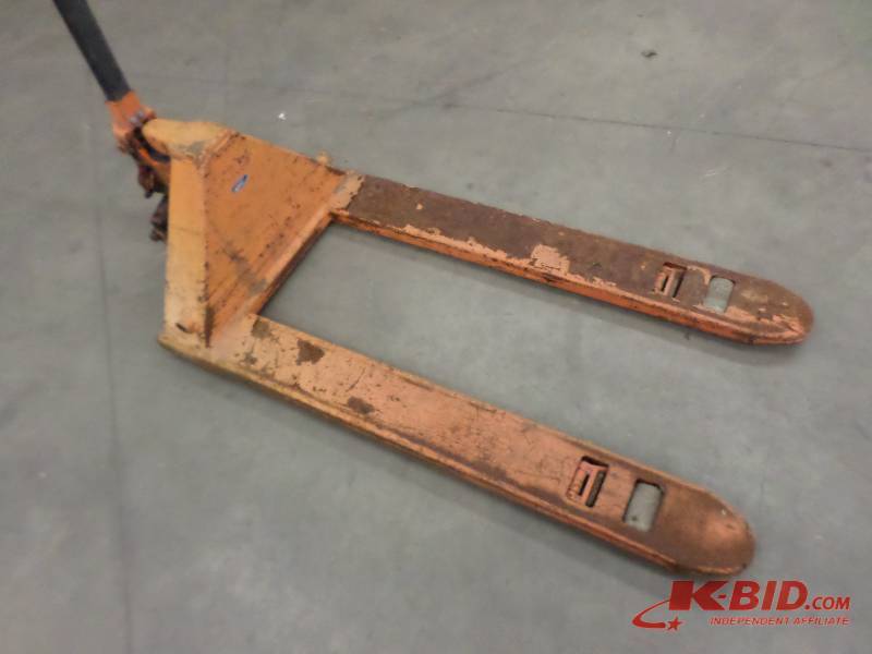 lot 33 image: Northern Industrial 42 Pallet Jack...