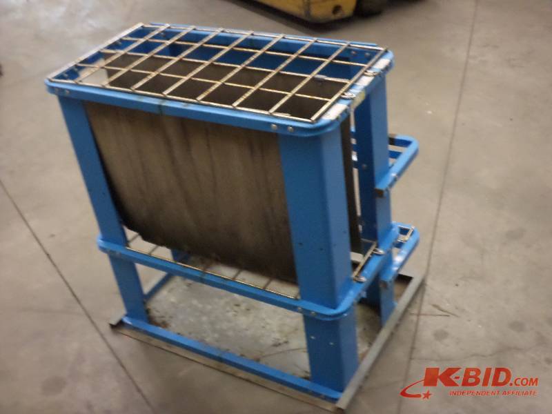 lot 36 image: Steel Tool Sorting Station, 36 Wid...
