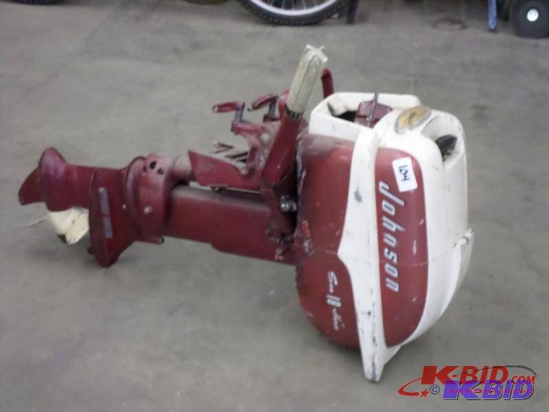 lot 5 image: 1956 Johnson 18HP Long Shaft, For P...