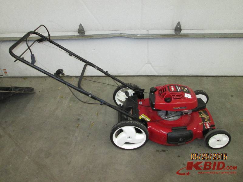 lot 11 image: Toro 6.5HP Self-Propelled 21 Lawn ...