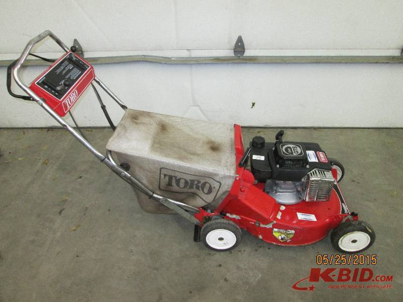 lot 15 image: Toro GTS Self-Propelled 21 Lawn Mo...