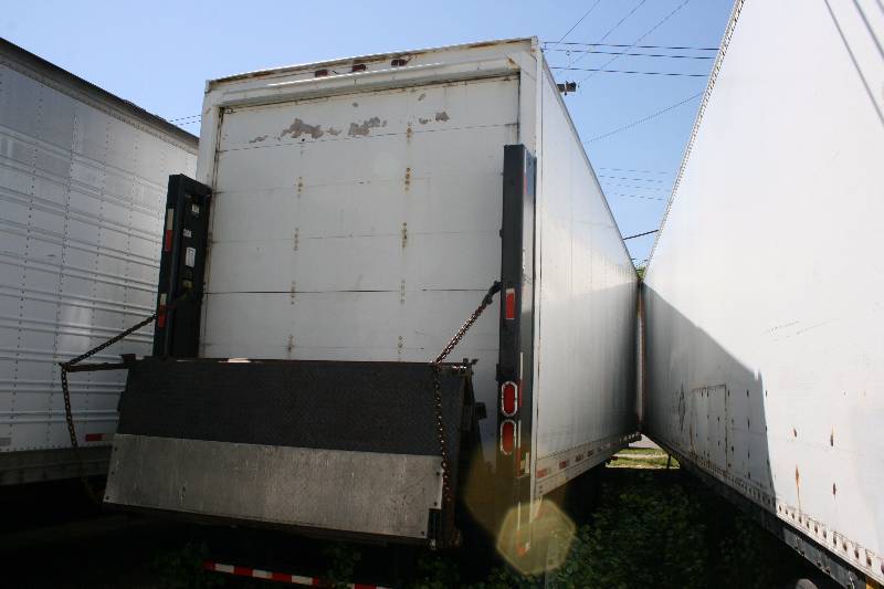 1998 Great Dane 32 Foot Semi Trailer Single Axle, with  Rear Operational Rail Lift