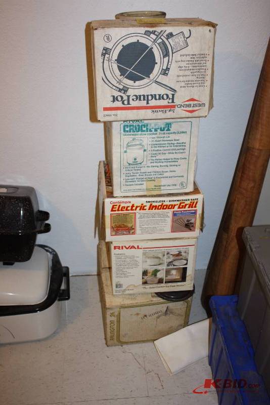 Lot of (4) Including Westend Fondue Pot Rival Crock Pot Electric Indoor Grill And More.