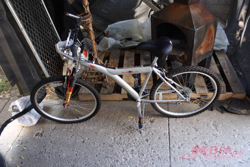 Northwoods Geared Bike wShocks 18 Frame, 22 Tires.