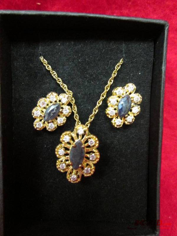 Looks like gold and black stone...