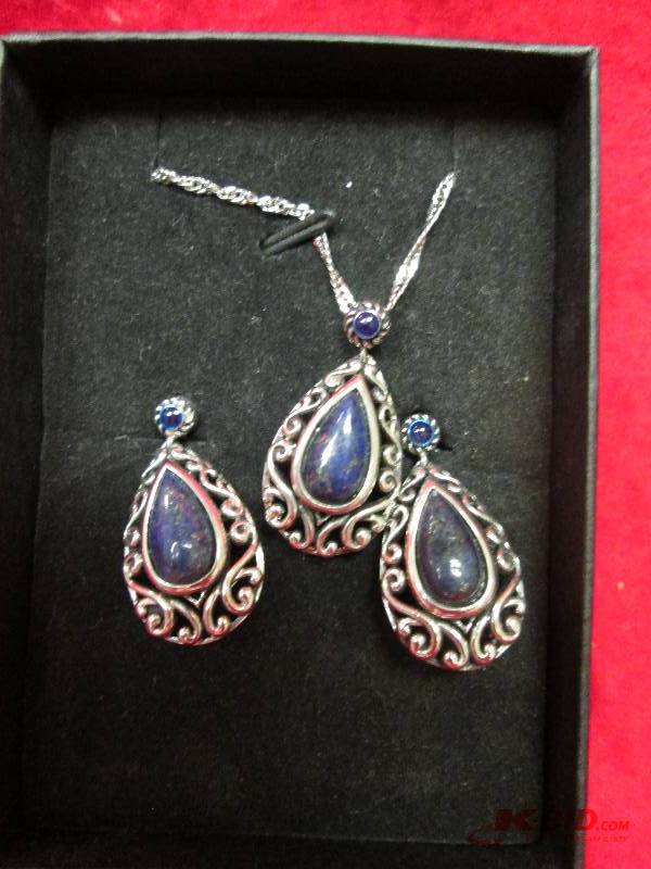 Necklace and earrings...
