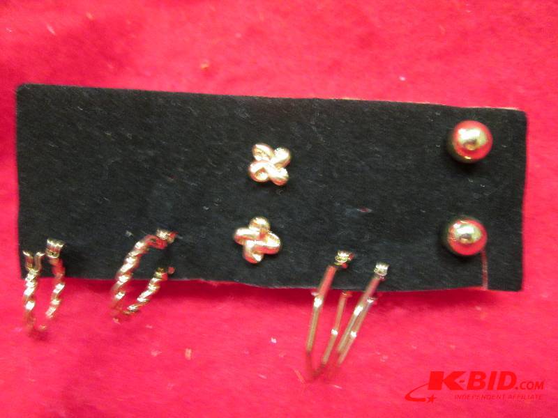 4 pairs of earrings...