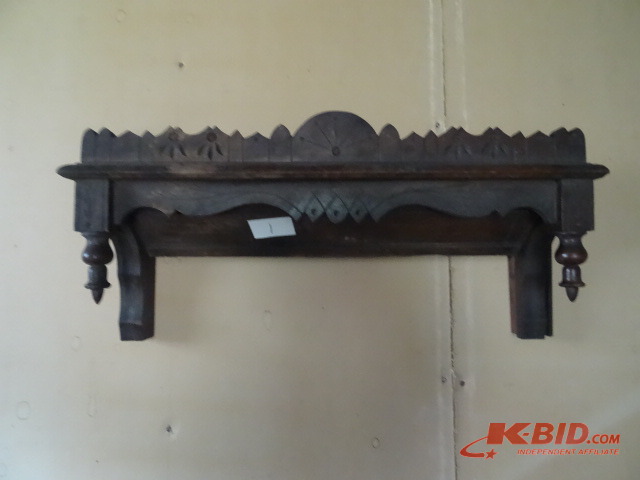 lot 1 image: Shelf