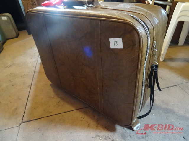 lot 12 image: Suit Case