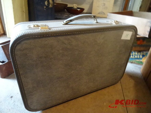 lot 15 image: Suit Case
