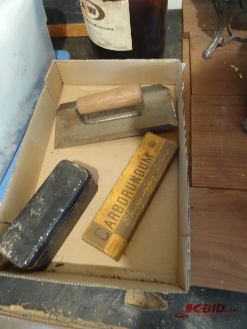 lot 20 image: Trowel