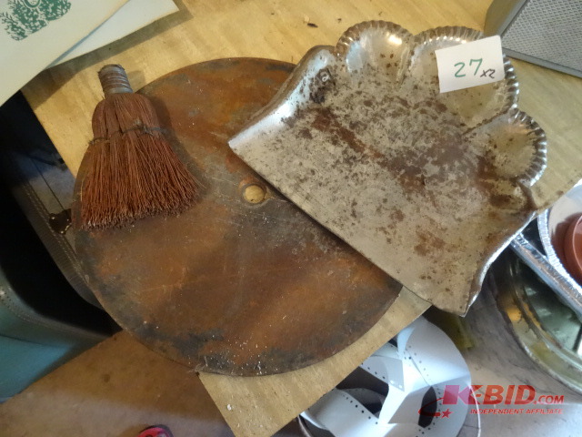 lot 27 image: Pan