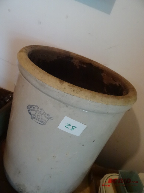 lot 28 image: Crock